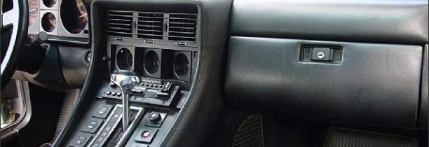 La boite à gant de la Delorea